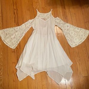 flowy dress w/ lace sleeves